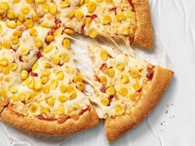 Corn cheese pizza